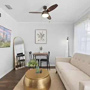 Comfy Modern W/ Private Patio! Holiday home Tampa